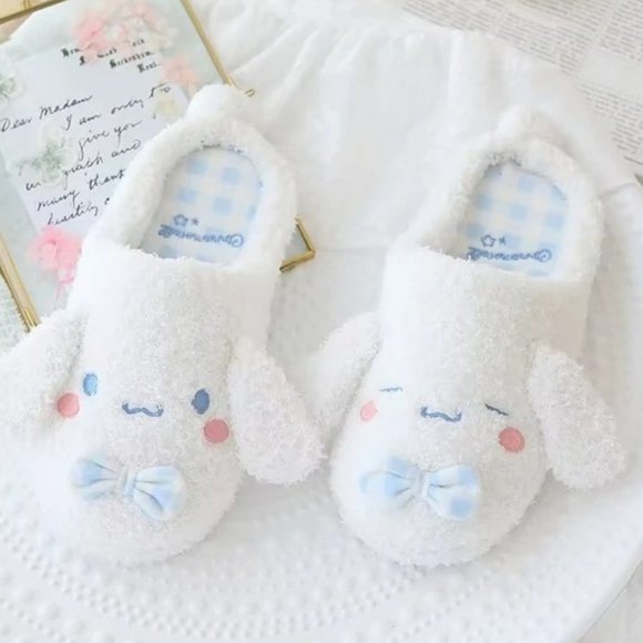 Sanrio Cinammonroll Women's Gir's Plush Slippers White Size 7/8 - Picture 2 of 3